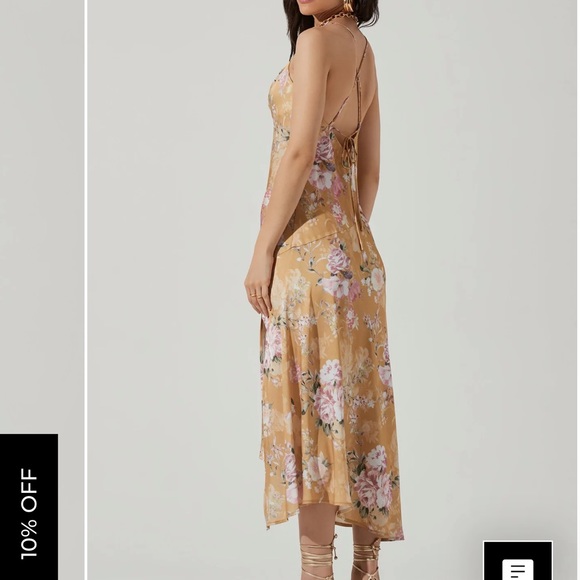 Astr the label Gaia floral dress. - Picture 2 of 3